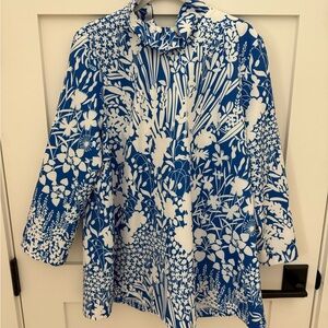 Tuckernuck Floral Blue and White Women's Top